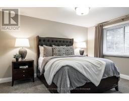 48 WINDEMERE CRESCENT - 32