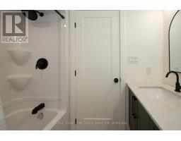 32 COBOURG LANE - 24