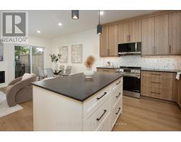 32 COBOURG LANE - 5
