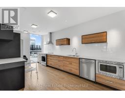 3001 - 60 CHARLES STREET W - 21