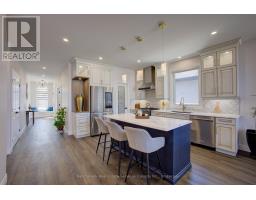19 WINCHESTER CRESCENT - 10