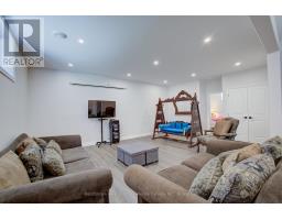 19 WINCHESTER CRESCENT - 28