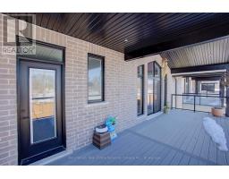 19 WINCHESTER CRESCENT - 42