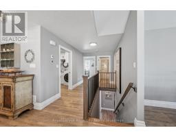 20 WINCHESTER CRESCENT - 13