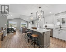 20 WINCHESTER CRESCENT - 8