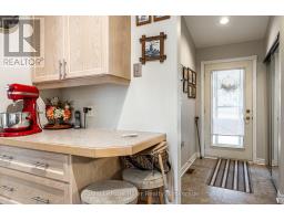 8 - 300 JOHN STREET S - 27