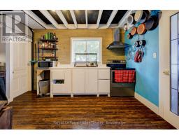 104 TRINITY STREET - 11