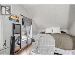 235 WELLINGTON STREET - 22