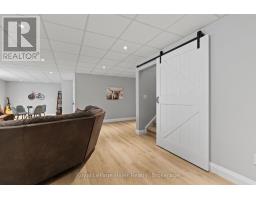 125 PUGH STREET E - 33