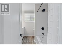 169 MOWAT STREET - 22