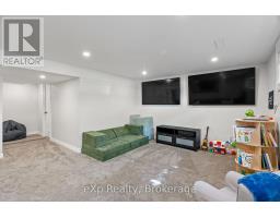 169 MOWAT STREET - 35