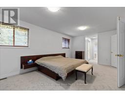 98 HUME DRIVE - 24