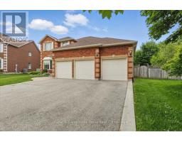 98 HUME DRIVE - 3