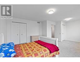 98 HUME DRIVE - 32