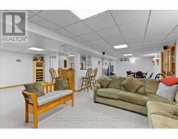 98 HUME DRIVE - 35