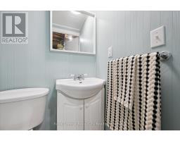 66 CLUTHE CRESCENT - 21