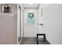 66 CLUTHE CRESCENT - 4