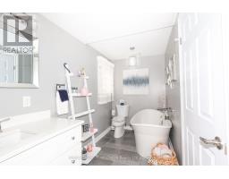 123 FORMAN AVENUE - 22