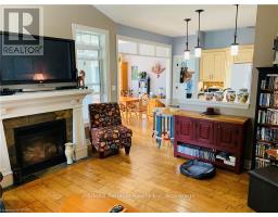 22 THIMBLEWEED DRIVE - 7