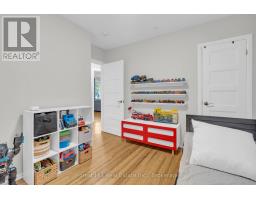 239 CLARKE STREET N - 20