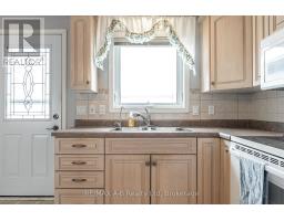 32 - 30 ANN STREET - 16