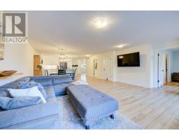 8 MALCOLM CRESCENT - 22