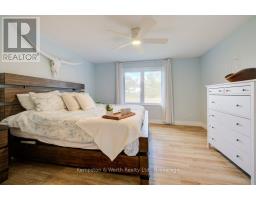 8 MALCOLM CRESCENT - 25