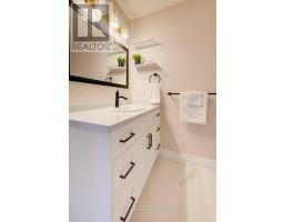 8 MALCOLM CRESCENT - 27