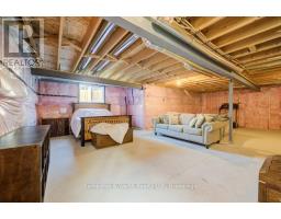 8 MALCOLM CRESCENT - 32