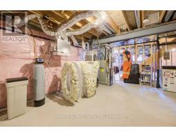 8 MALCOLM CRESCENT - 36