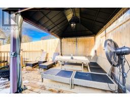 8 MALCOLM CRESCENT - 39