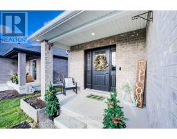 8 MALCOLM CRESCENT - 4