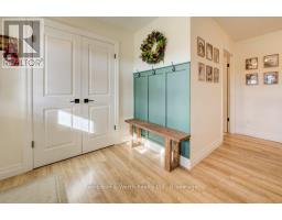 8 MALCOLM CRESCENT - 6