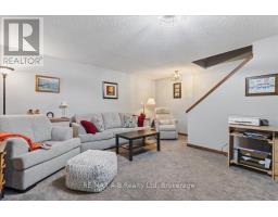 27 - 20 SOUTHVALE ROAD - 27