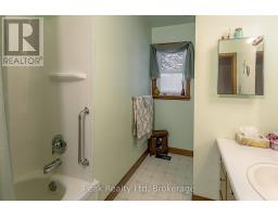 670 ELM AVENUE N - 32