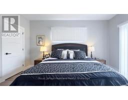 648 GLORIA STREET - 32