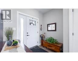 648 GLORIA STREET - 4