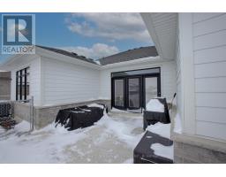 160 RIDGEWOOD CRESCENT - 37
