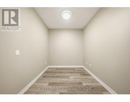 1810 - 15 WELLINGTON STREET S - 10