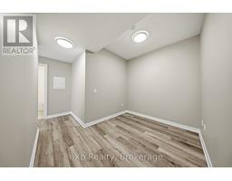 1810 - 15 WELLINGTON STREET S - 9