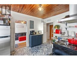 14 CATHERINE STREET E - 12