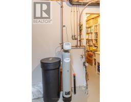 27 NORTH POINTE DRIVE - 42