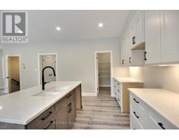 16 ROBERTS STREET N - 4