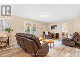 30 CARRIAGE LANE - 5