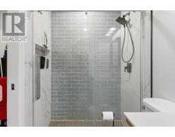 989 NORTHFIELD DRIVE E - 19