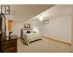 84 FRANKLIN DRIVE - 32