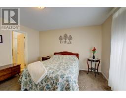 101 MEADOWVIEW LANE S - 18