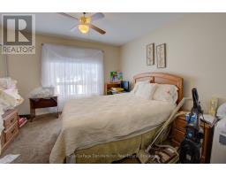 101 MEADOWVIEW LANE S - 22