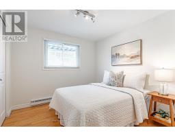 292 REDFORD CRESCENT - 16