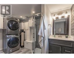 292 REDFORD CRESCENT - 23